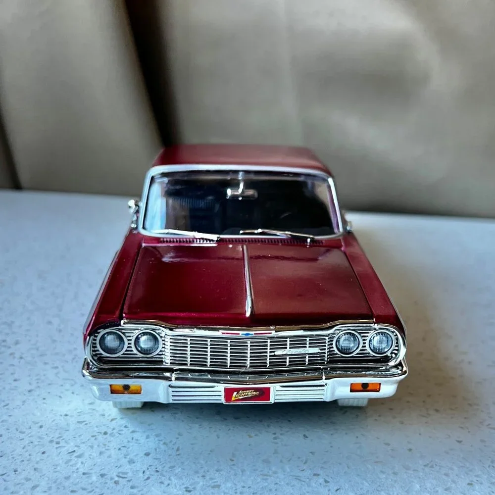 1964 Chevrolet Johnny Lightning Impala Diecast Model Car 1:24 Scale Vintage Maro